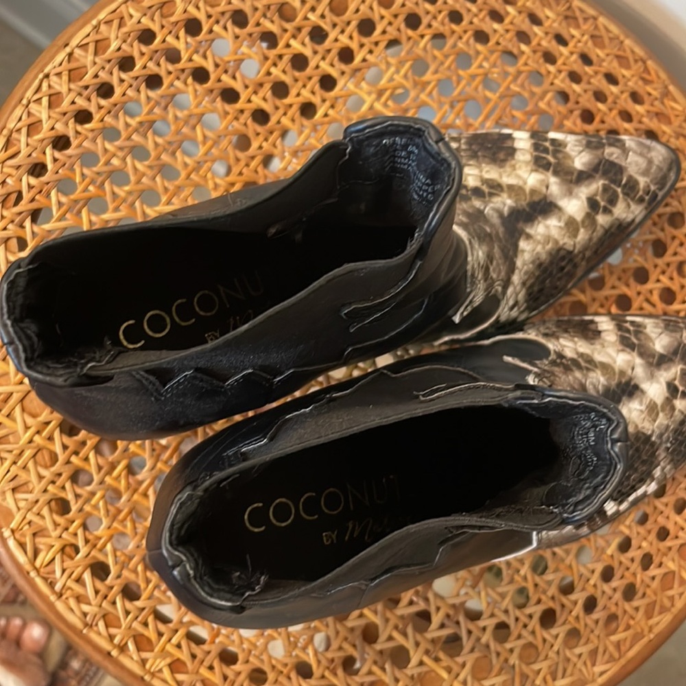 Coconuts by Matisse Black and Brown Ankle Boots - Picture 4 of 7